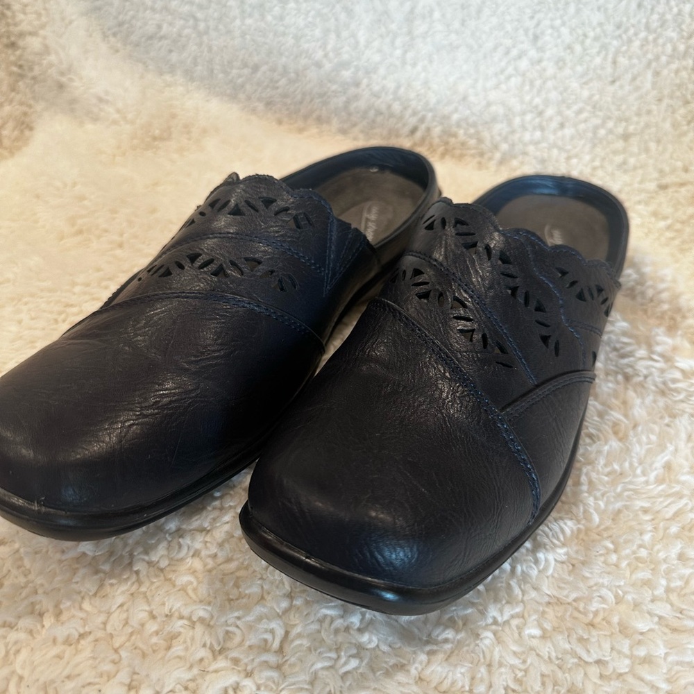 Easy Street Black Flats with Sturdy Sole and Minimalist Design